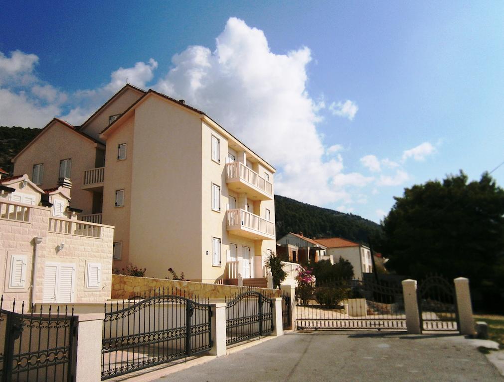 Sun House Apartments Bol Dış mekan fotoğraf