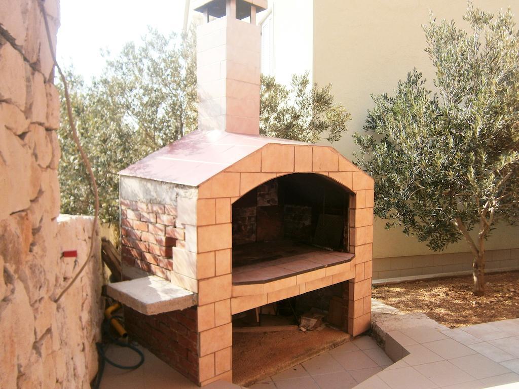 Sun House Apartments Bol Dış mekan fotoğraf