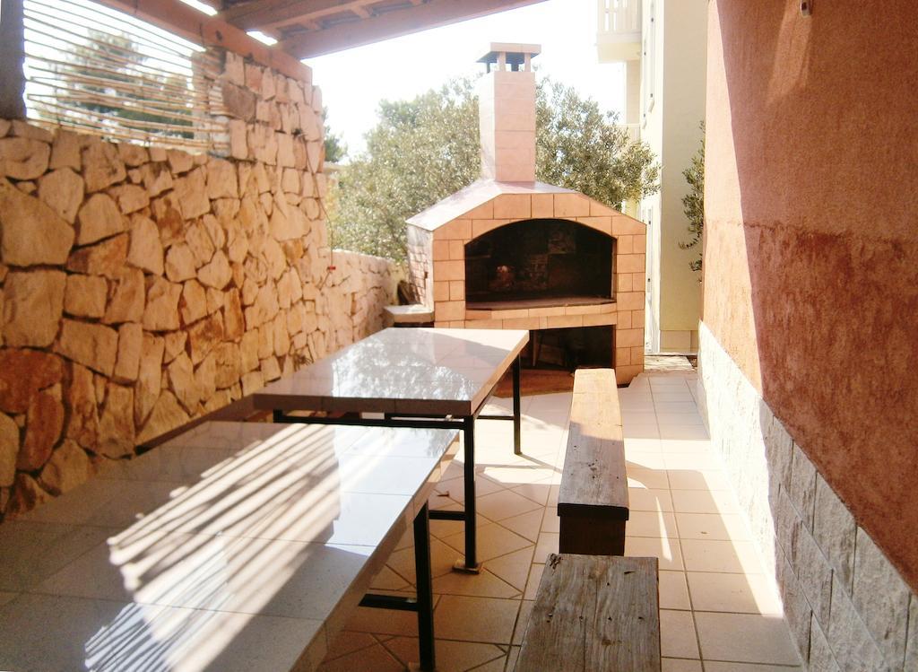 Sun House Apartments Bol Dış mekan fotoğraf