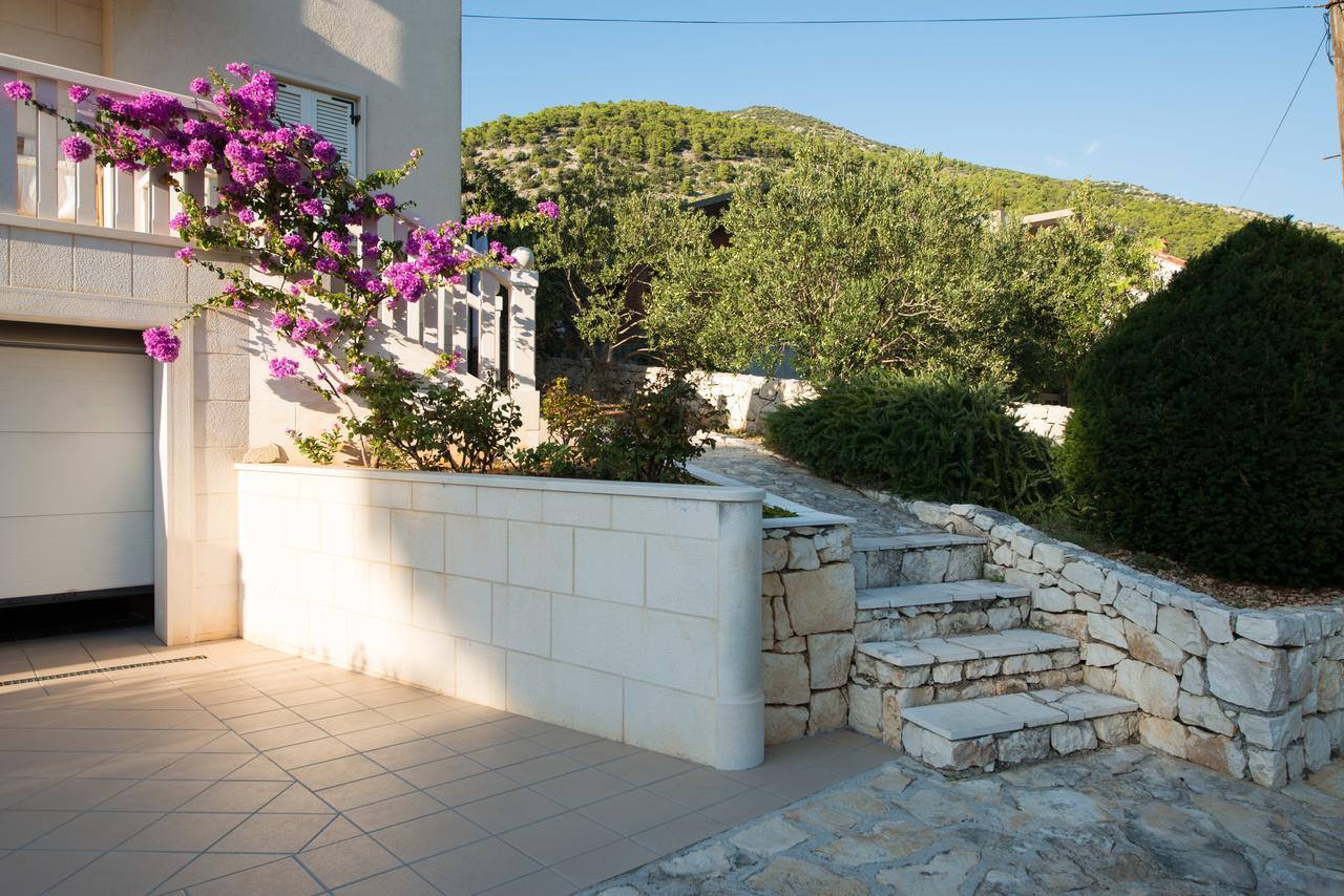 Sun House Apartments Bol Dış mekan fotoğraf