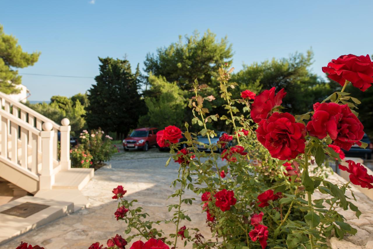 Sun House Apartments Bol Dış mekan fotoğraf