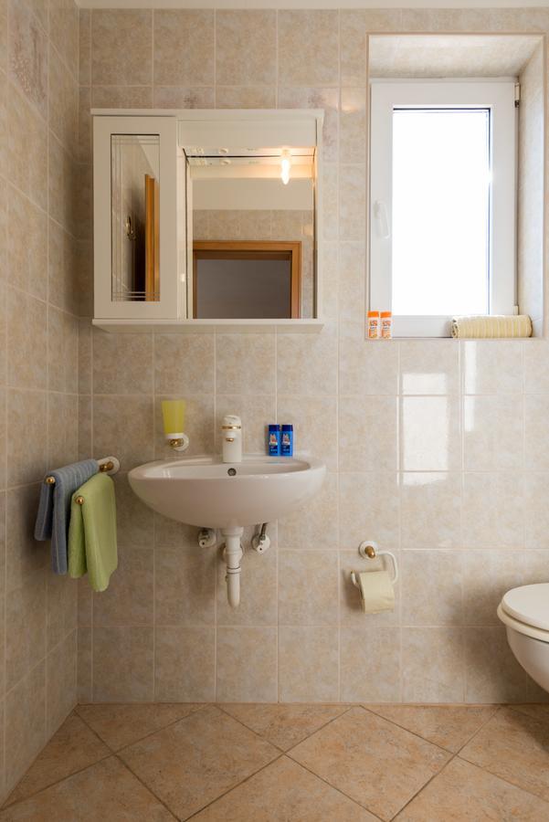 Sun House Apartments Bol Dış mekan fotoğraf