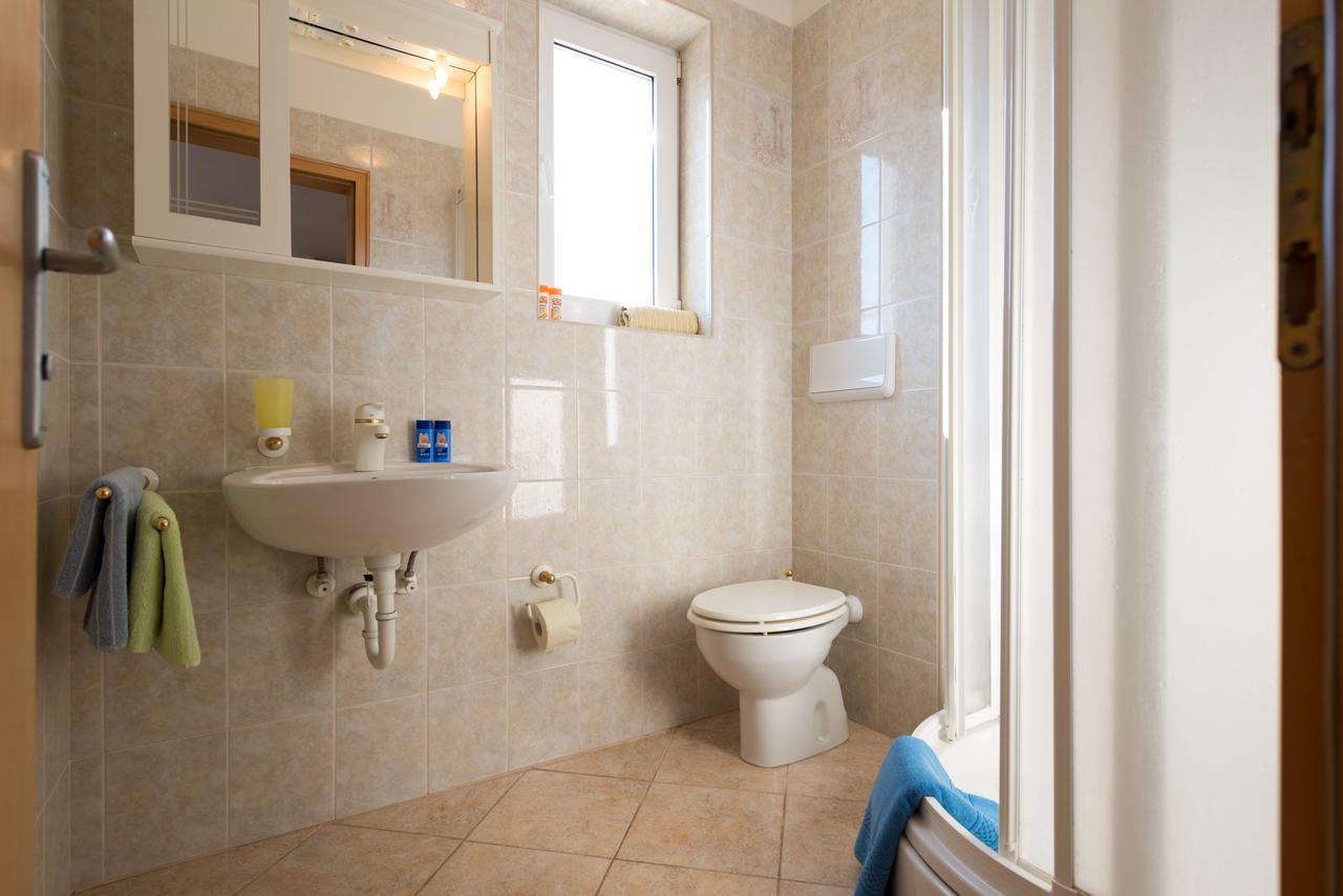 Sun House Apartments Bol Dış mekan fotoğraf