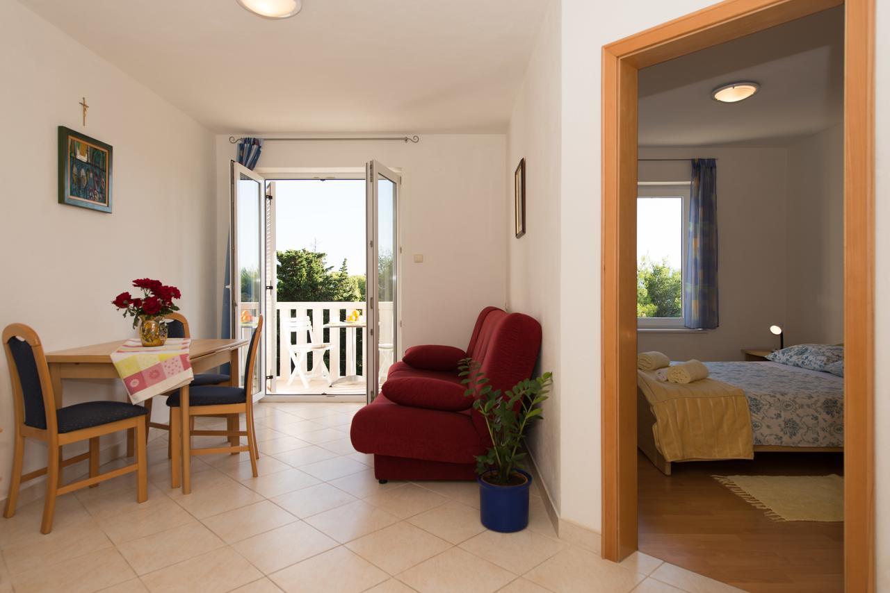 Sun House Apartments Bol Dış mekan fotoğraf